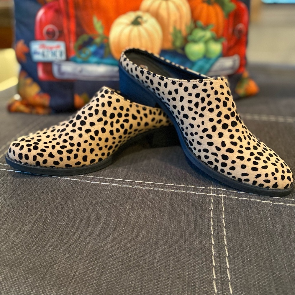 Cheetah 🐆 mules in size 5.5